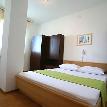 Apartmán In Malinska/insel Krk 12860 *