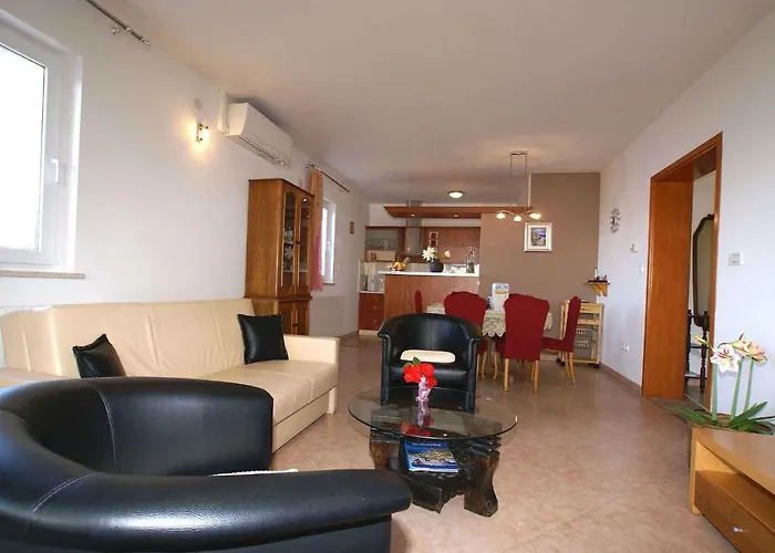 In - Insel Krk 12860 * Малинска